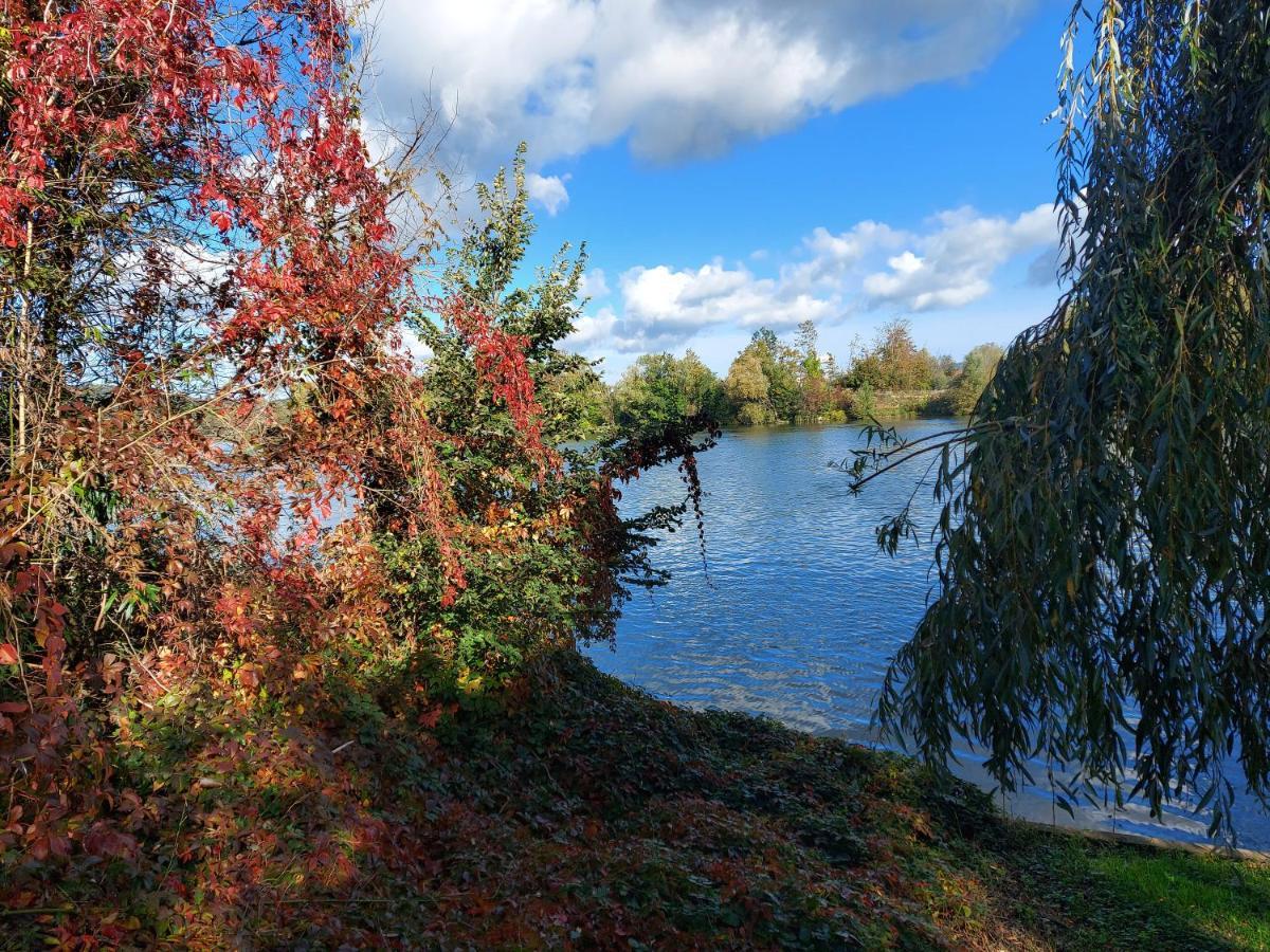 Les Seringats Poissy Bagian luar foto