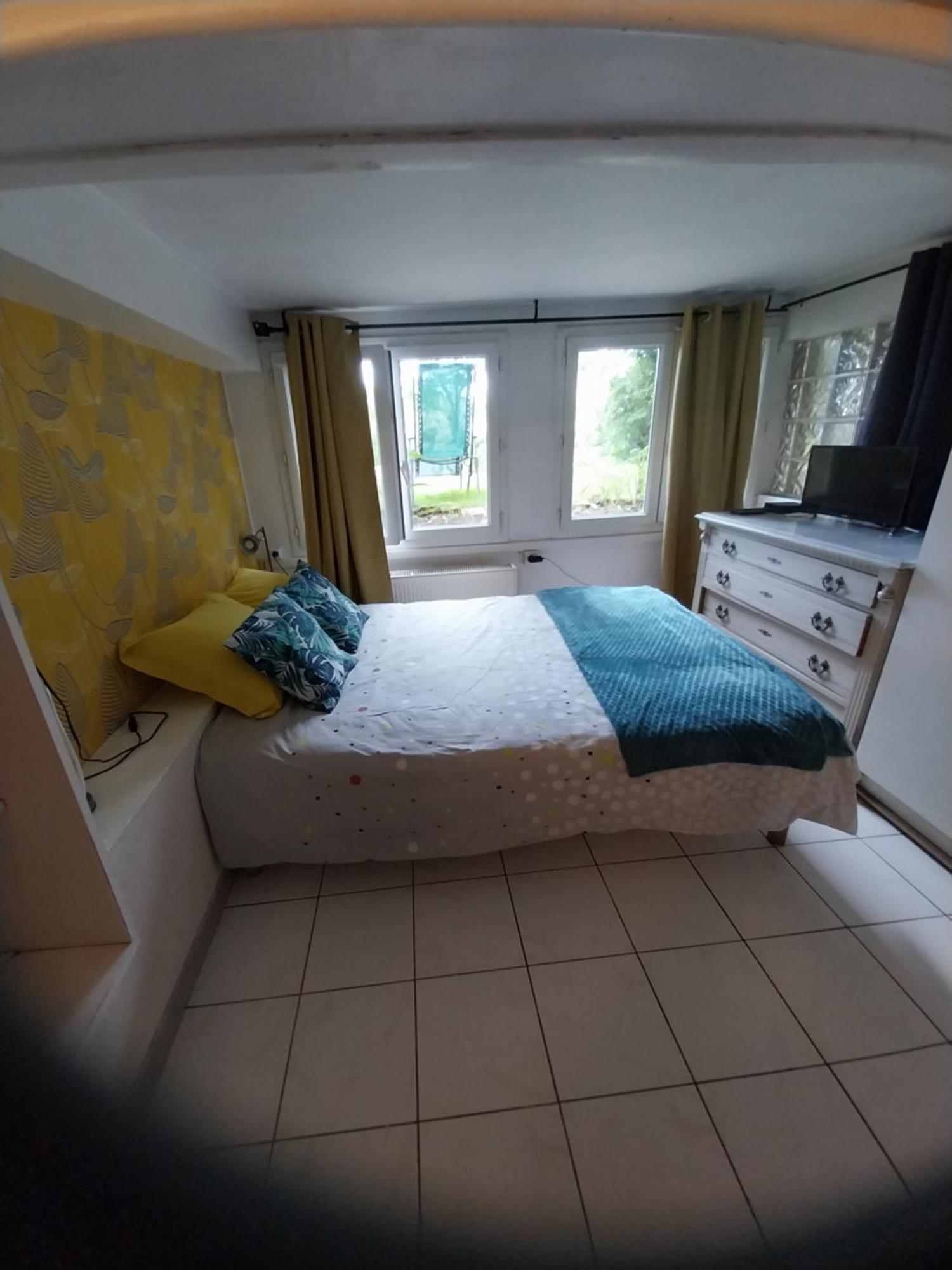 Les Seringats Poissy Bagian luar foto
