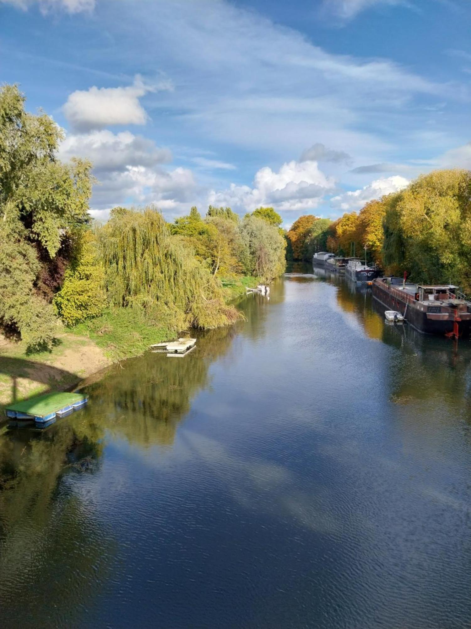 Les Seringats Poissy Bagian luar foto