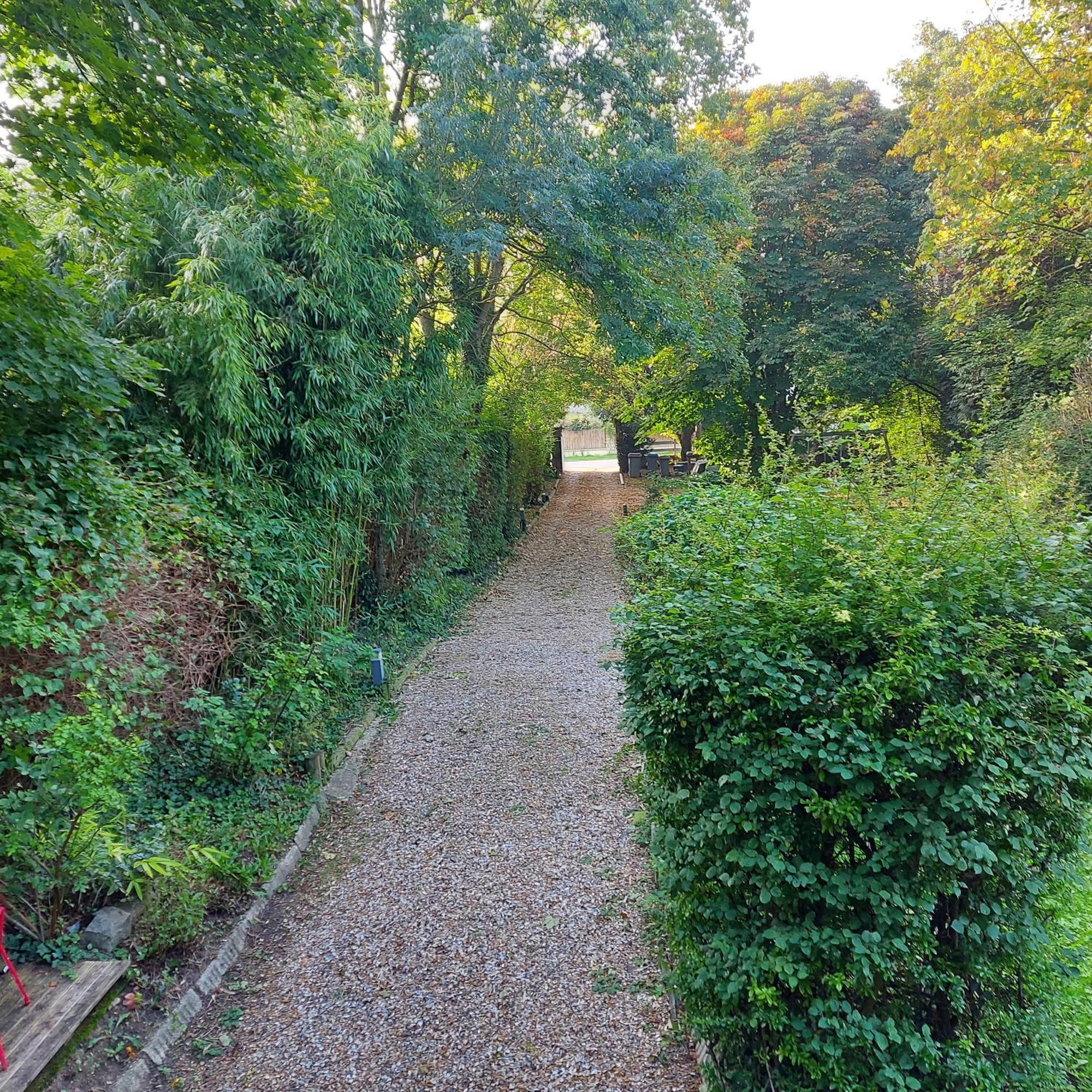 Les Seringats Poissy Bagian luar foto