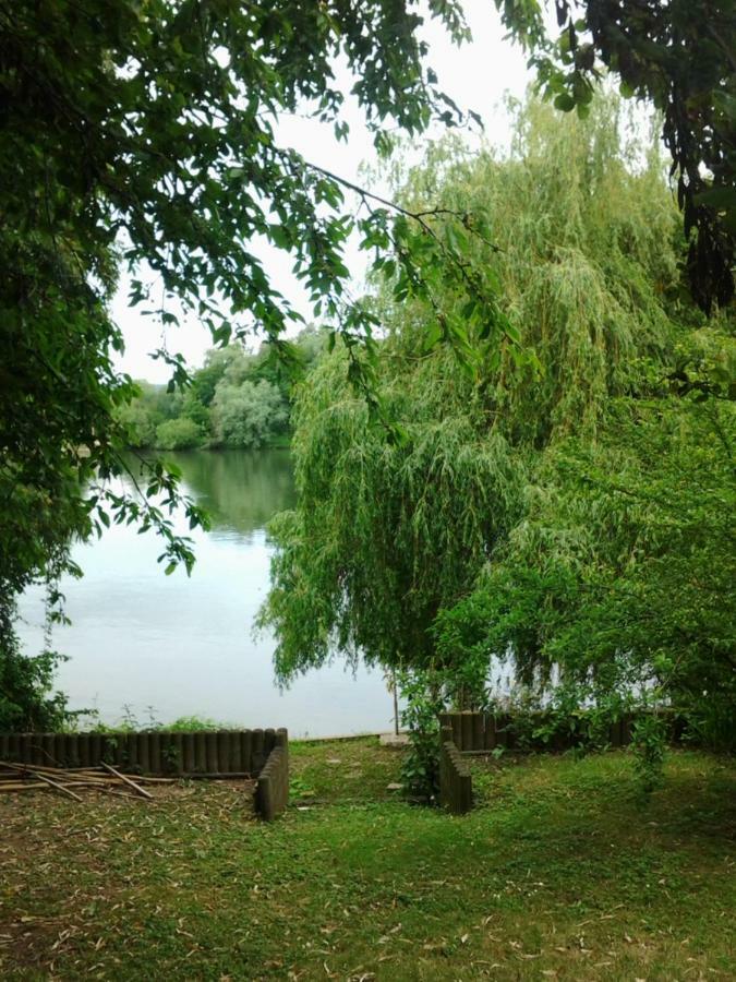 Les Seringats Poissy Bagian luar foto