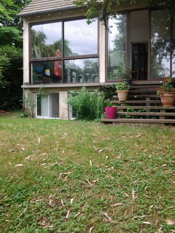Les Seringats Poissy Bagian luar foto