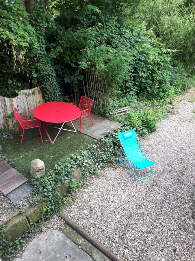 Les Seringats Poissy Bagian luar foto